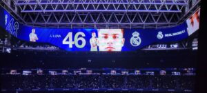 Álvaro Leiva ‘luce’ en el Bernabéu, aunque se queda sin debutar en la victoria del Real Madrid sobre el Levante (2-0)