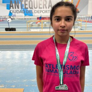 La joven atleta algecireña, Paula Racero, del CA La Inmaculada, medalla de plata en el Andaluz de Combinadas Sub-16