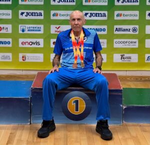 Manuel Rodríguez, del Club Atletismo Linense, medalla de bronce en el Nacional Máster de Short Track