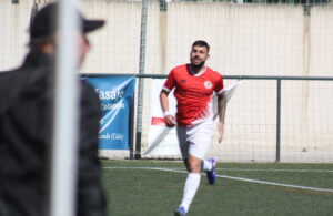 El CD San Roque sigue a tres puntos del líder y de paso echa una mano a Algeciras B y Jimena tras golear al Bazán (0-3)