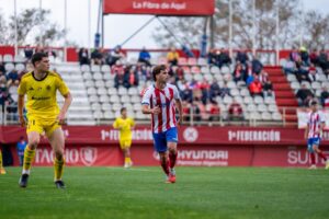 Un tempranero gol de Javi Aviles (5′) devuelve la sonrisa al Algeciras CF, que se aleja del descenso y se acerca al ‘play-off’