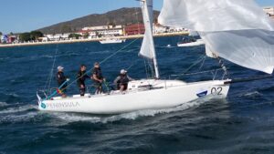 El ‘Península’ (CN Bevelle), primer líder del Campeonato de Andalucía de J/80 que se celebra en La Línea