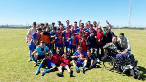 Un golazo de falta de Juanma Quintero hace que la UD Tarifa se ‘cargue’ al líder, el Rayo Sanluqueño (1-0)