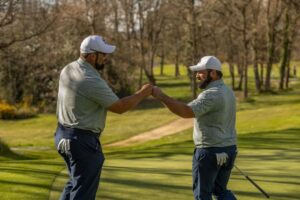 Mario Galiano, junto al pamplonica Asier Aguirre, campeón del Campeonato PGA España de Dobles