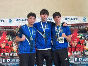 Siete medallas, tres de oro, para la Academia de Artes Marciales de Los Barrios en el Andaluz Junior de kickboxing