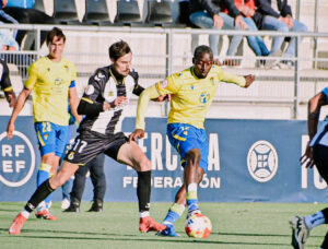 La Balona, que falla un penalti en el 80′, empata ante el Cádiz Mirandilla, pero está un puesto más arriba (0-0)