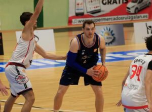 El OH! Tels Unión Linense de Baloncesto despide la temporada con una gran victoria en Almería (79-84)