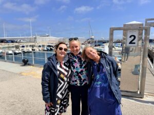 Dos ondinas españolas y una británica consiguen, a pesar de las corrientes, cruzar a nado el Estrecho de Gibraltar