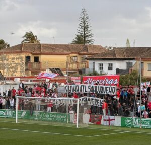 Un aficionado del Algeciras CF resulta herido tras la caída de un muro en el campo del Atlético Sanluqueño