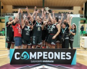 El Centurias vence en San Fernando a los locales y además del título gaditano asciende a Primera Nacional (64-65)