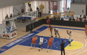 El CB Algeciras gana a Torrent (77-66) y necesita que Marín venza a Estudiantes por menos de nueve para subir