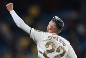El sanroqueño Stoichkov ‘hunde’ al Cádiz CF en el 88′ (0-1) y pone al Deportivo a un paso de Primera División
