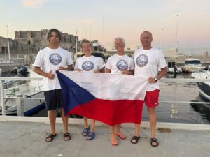 Cuatro nadadores checos completan un cruce a nado del Estrecho de Gibraltar ‘vetado’ estos últimos cinco días
