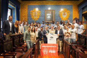 El CB Algeciras hace la visita oficial al Ayuntamiento de la ciudad para celebrar su flamante ascenso a Segunda FEB