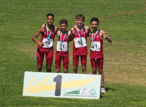 El Relevo 4×80 masculino del Club Atletismo San Roque se proclama nuevo campeón de Andalucía en Motril
