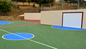 La Delegación de Deportes del Ayuntamiento de San Roque recupera las pistas deportivas de Taraguilla tras la feria
