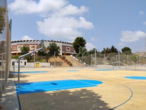 El Ayuntamiento de Algeciras reinstala las canastas de las tres pistas de baloncesto del Parque Feria ‘Antonio Quintero’