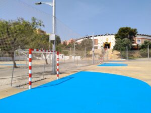Deportes de Algeciras acaba de instalar las porterías de futbito y balonmano y la malla perimetral en Parque Feria