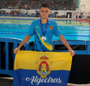 Henry William González Ford da al CN Ciudad de Algeciras la primera medalla en el Nacional Alevín: plata en los 400 Estilos