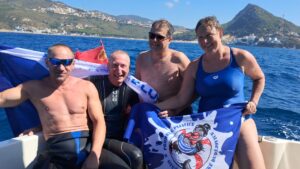 Un grupo de cuatro deportistas de la República Checa completan con éxito el cruce a nado del Estrecho de Gibraltar