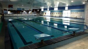 El Ayuntamiento de Tarifa cierra temporalmente la piscina municipal para instalar la nueva deshumidificadora
