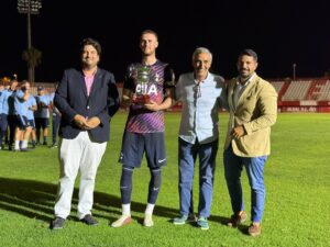 El Algeciras CF cede el ‘Virgen de la Palma’ en los penaltis ante el filial del Tottenham en un partido ‘a media luz’ (1-1)