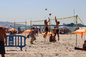 El IX Torneo ‘Virgen de la Palma’ de vóley playa se hace internacional y los títulos viajan a Italia y a Eslovaquia