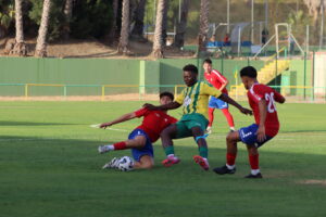 ‘Chute’ de moral para el nuevo proyecto de la UD Los Barrios, que derrota (2-0) a un sucedáneo del Algeciras CF