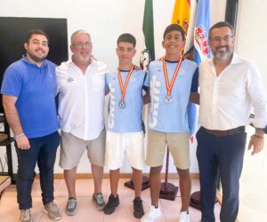Los subcampeones nacionales Martín Muñoz Fernández e Iker Sadaba Chamadoida, del Remo de Mar La Línea, en Alcaldía