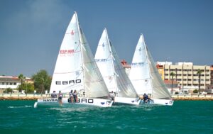 El ‘Embata 80’ toma el mando en la Copa de España de J/80 tras la primera jornada en aguas de La Línea de la Concepción