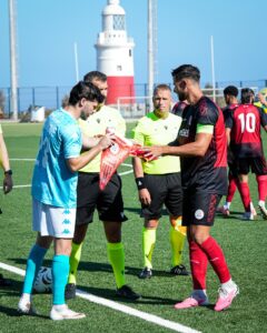 El Lincoln Red Imps, que juega con diez desde el 27′, pierde ante el Larne norirlandés (0-2), que marca en el 85′ y 93′