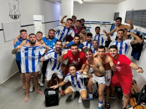 El filial de la RB Linense da la cara en Jerez ante el Industrial (2-0), pero peca de juventud en un pésimo campo