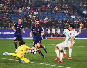 El Johor, que falla un penalti en el 87′, debuta (1-1) en la AFC Champions con Glauder de titular y Stoichkov en el banquillo