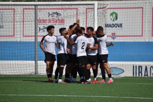 El CD Guadiaro rompe su ‘maldición’ comarcal con un contundente 1-5 ante la UD Tarifa en el ‘destierro’ de Barbate