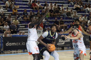 El CB Algeciras mejora en imagen, pero sufre ante el CB Starlabs Morón una nueva derrota en la Copa de España (80-83)