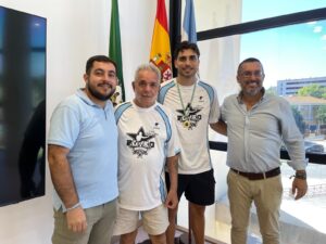 El alcalde de La Línea recibe al campeón de Andalucía de boxeo en peso pesado, Alonso Rubio Romero, del Sung Lara