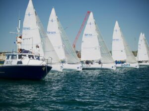 La emoción de la flota de monotipos J/80 regresa este fin de semana a las aguas de La Línea de la Concepción