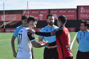 El colegiado onubense Álvarez Rodríguez, que nunca ha pitado a la RB Linense, árbitro que ‘no gusta’ en Pozoblanco