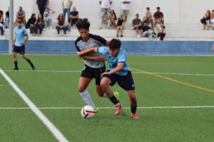 Un golazo de falta de Miguel Perea en el 90′ da al juvenil del Algeciras CF su primer punto de la temporada (2-2)