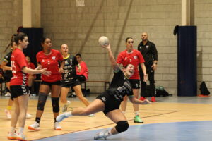 Las féminas del BM Ciudad de Algeciras ganan al imbatido Ramón y Cajal ceutí (29-22) y son colíderes de Primera Nacional