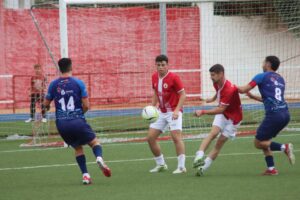 Un desatado CD San Roque arrolla al Barbate CF (8-0) con triplete de Sergio Palma y canta ‘maaaambo’ seis años después