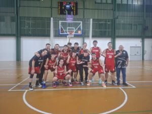 El Centurias San Roque también gana en Lucena (64-70) y se mantiene como líder del Grupo 2 de Primera Nacional