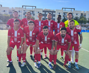 El CD San Roque da la cara ante el líder, el Xerez DFC B, pero encaja en ‘La Granja’ su tercera derrota seguida (1-0)
