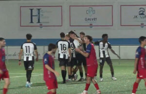 El filial de la RB Linense no gana pese a adelantarse en el marcador ni con un ‘hat-trick’ de Leo: derrota en Barbate (4-3)