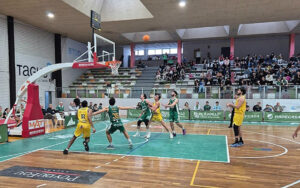 El CB Algeciras, que encaja un 30-17 en el último cuarto, se vuelve otra vez de vacío por segunda semana seguida (100-79)
