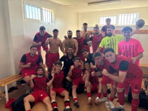 El filial de la RB Linense casi levanta un 0-3 (2-3) ante el Chiclana Industrial, pero suma una semana más sin conocer la victoria